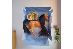 Little horse speelpaard camel bruin zwarte haren camouflage