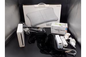 Nintendo Wii + 2 controllers + 2 nunchuks + 7 games + Wii fi