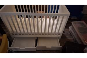 Ledikant,matras en beddengoed