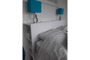 Hoofdeinde bed met opbergruimtes