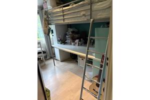Hoogslaper met bureau
