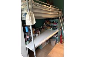 Hoogslaper met bureau