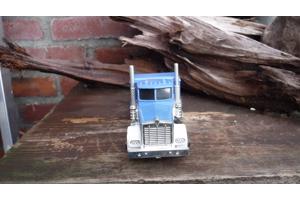 kenworth T 909 schaalmodel