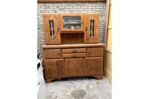 Vintage dressoir met vitrinekast