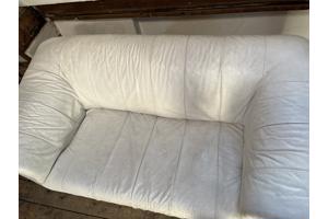 Witte leren bank