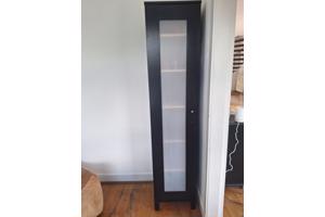 Smalle kast met planken