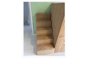 HalfHoogslaper hut met kast