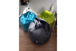 Stalamp/prullenbak/lektuurtafeltje /3 minder zitzakken