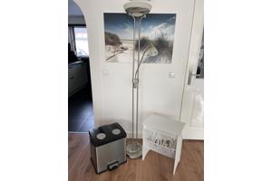 Stalamp/prullenbak/lektuurtafeltje /3 minder zitzakken