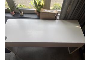 Wit bureau met twee laden (140X50x75cm, bxdxh)