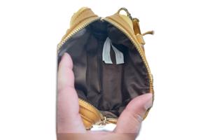 Mini schoudertas geel met kettinkje