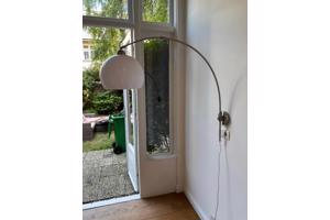 Witte lamp voor boven tafel