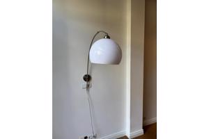 Witte lamp voor boven tafel