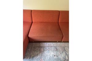 Oranje BIJENKORF bank met chaise longue