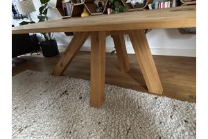 Robuuste eettafel ( heeft schuurbeurt nodig)