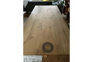 Robuuste eettafel ( heeft schuurbeurt nodig)