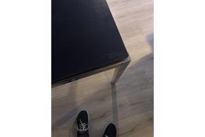 Ikea Torsby tafel, zwart blad met metalen onderstel