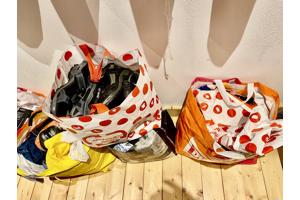 Rommelmarkt Spullen Kleding boxje BK Pannen + Fiets spullen