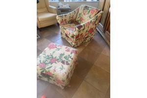 Fauteuil en footstool