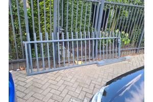 dubbele poort met schade circa 6m