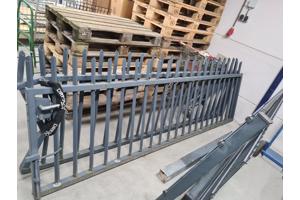 dubbele poort met schade circa 6m