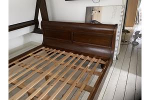 Prachtig, solide antiek houten bed