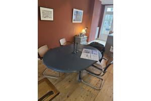 Houten klassieke eettafel