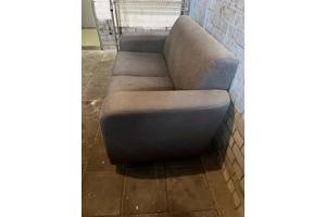 Gratis 2zits bank met hocker 6 eetkamerstoelen