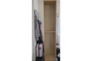 Billy boekenkast, deels gedemonteerd.