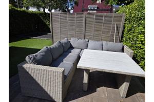Rotan loungeset met tafel