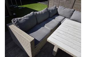 Rotan loungeset met tafel