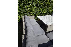 Rotan loungeset met tafel