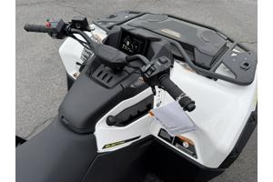 Veiling/ Verkoop van nieuwe, betaalbare Can-Am, Polaris, CFMOTO, Yamaha scooters, UTV's, ATV's en quads