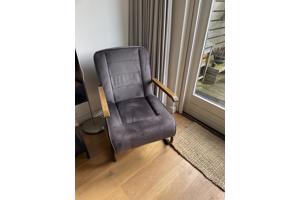 2 stuks fauteuil met houten leuning en stalen frame