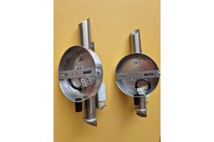 Twee matglazen wandlampen