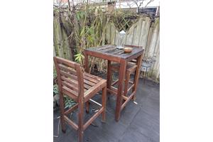 Hoge tuinset / bar set met twee krukken