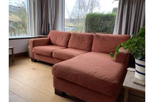 Mooie warm oranje bank