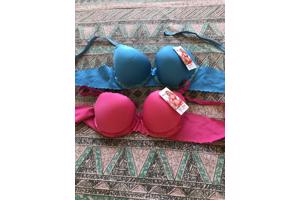 2 stuks nieuwe mooie BH kleur roze--blauw