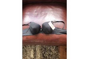 2 stuks nieuwe mooie BH kleur roze--blauw