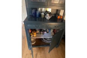 Servieskast in 2 delen. Blauw geverfd (verf wordt meegeleverd)