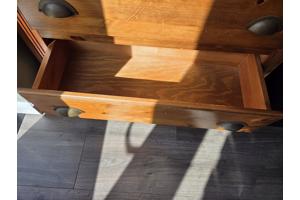 Dressoir, vitrinekast en salontafel