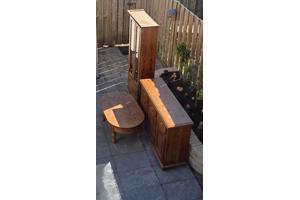 Dressoir, vitrinekast en salontafel