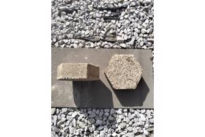 Zeshoekige tegels 24x21x8 ongeveer 100 stuks