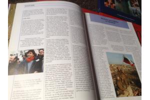 Jaarboeken (16stuks ) van 1988 tot 2003 in het Nederlands