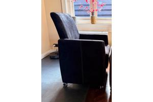 2 nette zwarte eetkamerstoelen (stof)