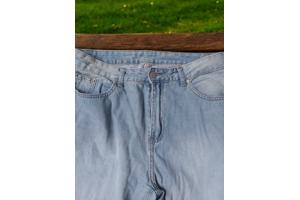 wijde jeans driekwart lang met omslagpijp lichtblauw 32 M/L
