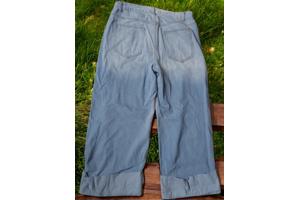 wijde jeans driekwart lang met omslagpijp lichtblauw 32 M/L