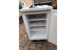 White Knight vriezer