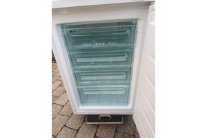 White Knight vriezer