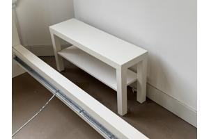 Bedframe & nachtkastje IKEA wit